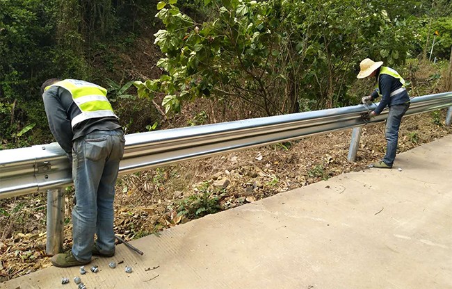 佳木斯高速公路护栏的定期维护与保养