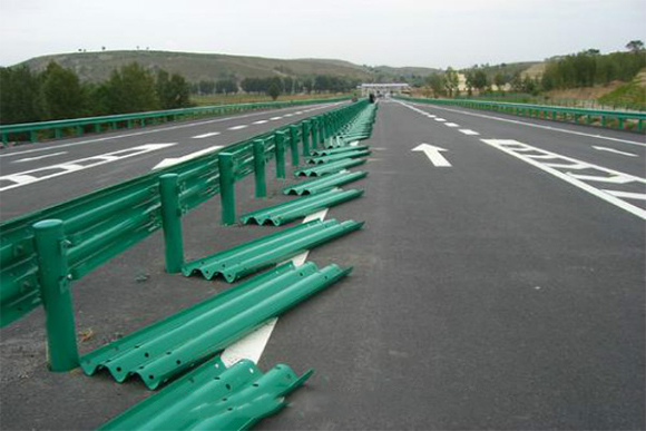 佳木斯波形护栏的维护与管理确保道路安全的关键步骤